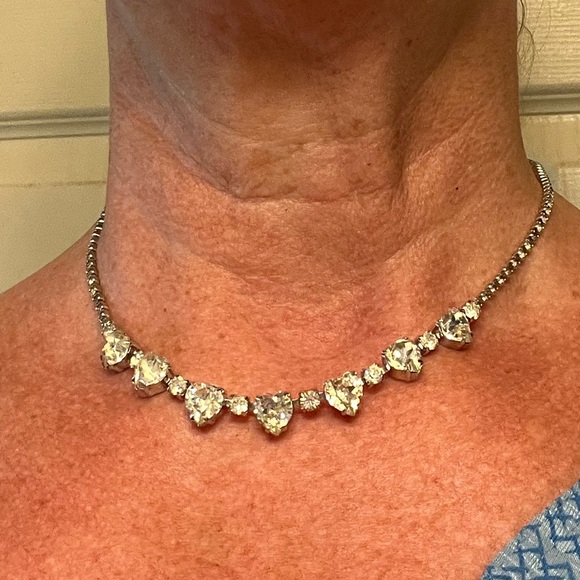 Heart-shaped rhinestone, choker and matching screwback earrings vintage silver - Picture 7 of 11